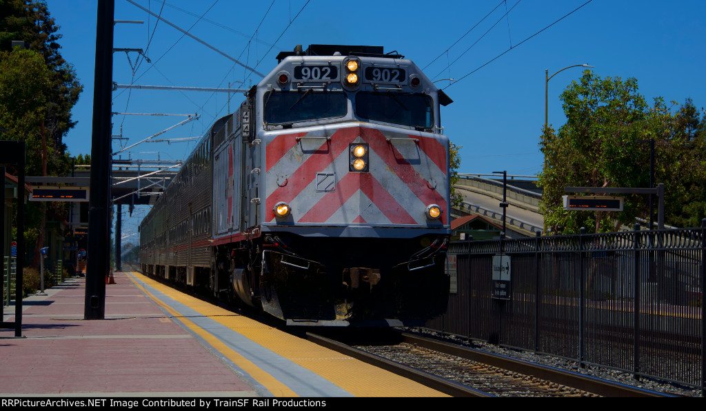 JPBX 902 Leads Caltrain 244